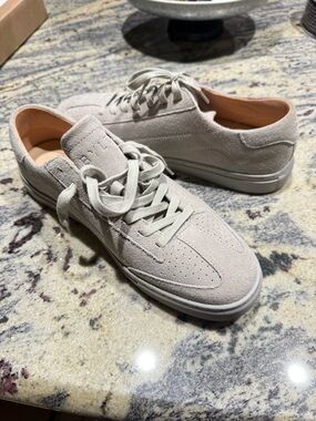 BYLT Basics Men's Suede Low-Top Sneakers in Light Gray